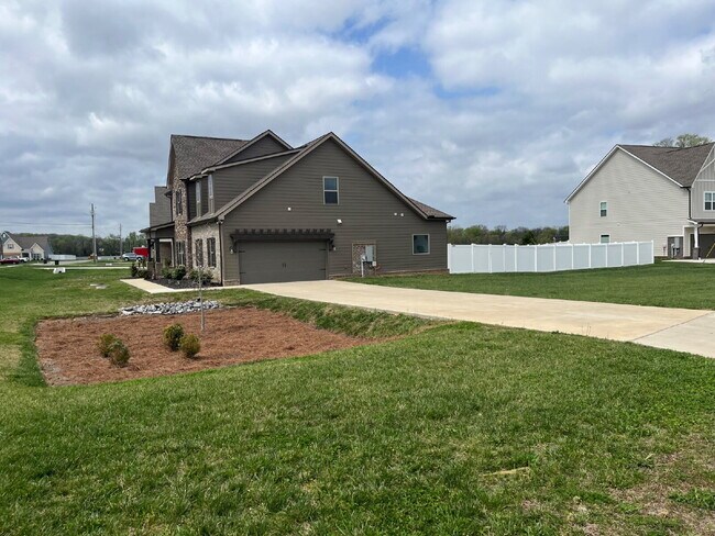 Building Photo - "Spacious 4-Bedroom Retreat with 3.5 Baths in Charming Mt. Juliet!"