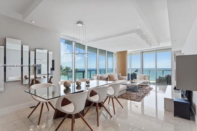 Primary Photo - 17001 Collins Ave