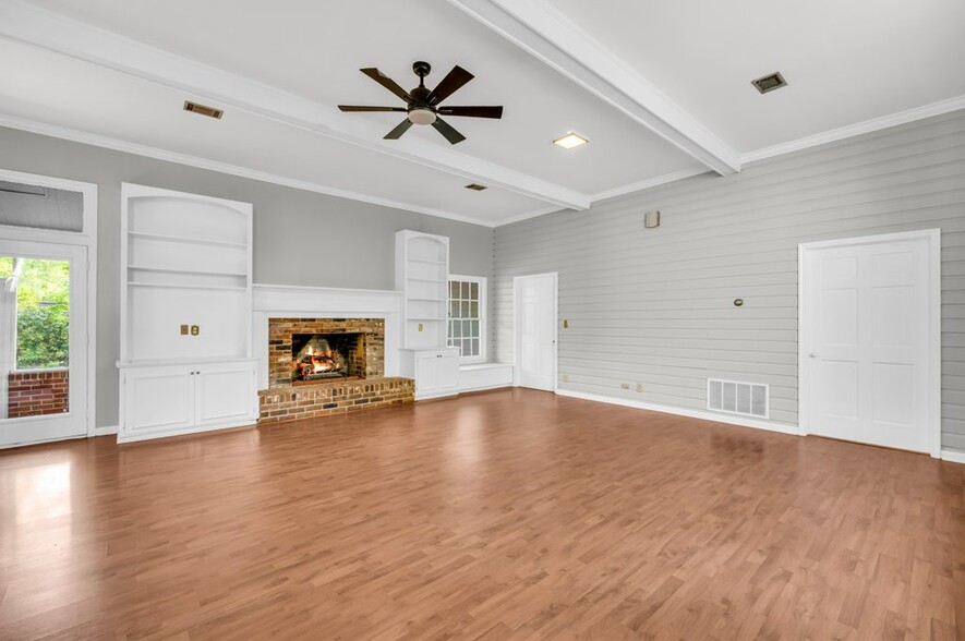 Building Photo - 1609 Chickasaw Dr