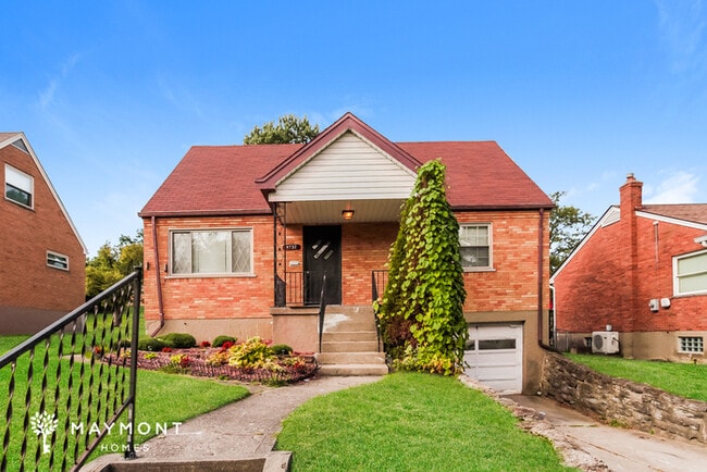 Primary Photo - Inviting 4 Bedroom