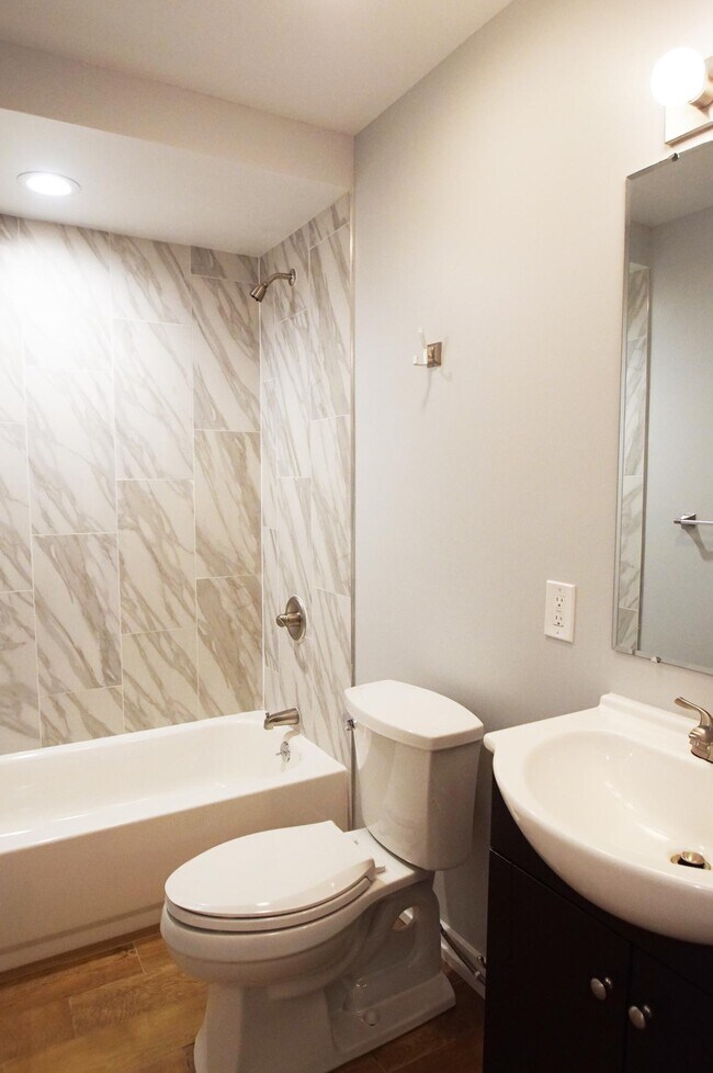 Building Photo - 409 N 41st St