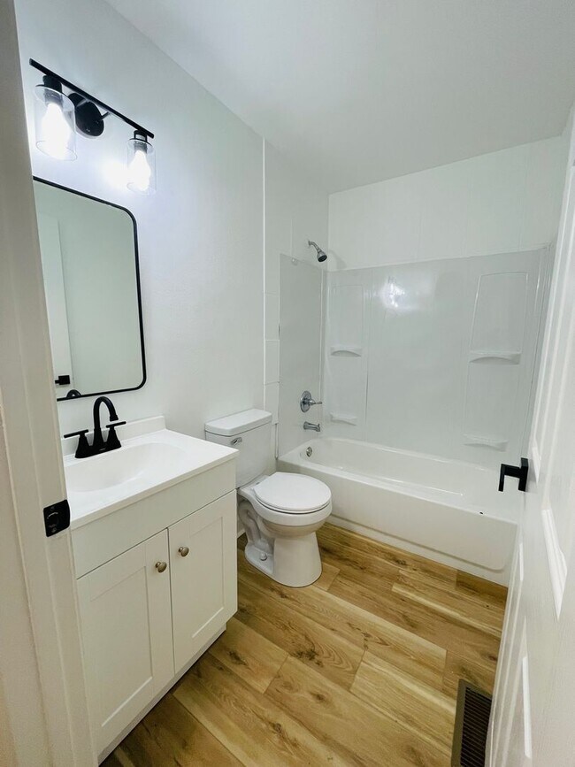 Building Photo - Stunning 4 Bedroom Home for Rent - Fully Remodeled!