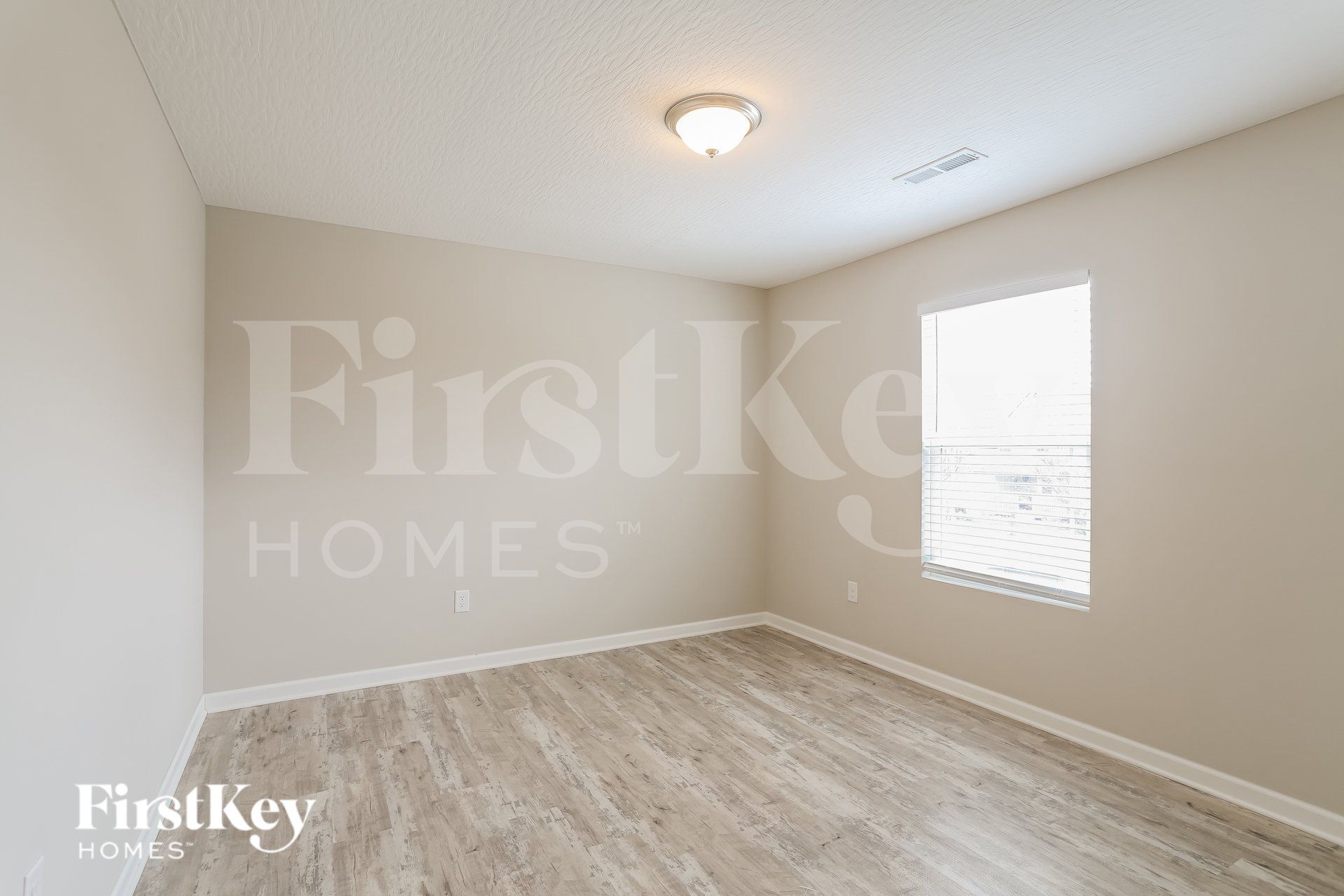 Building Photo - 1691 Eastbrook Dr N