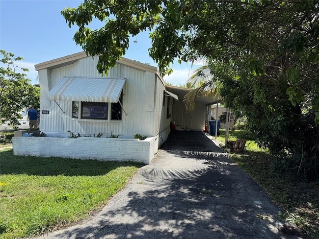 Primary Photo - 3161 SW 53rd Ave