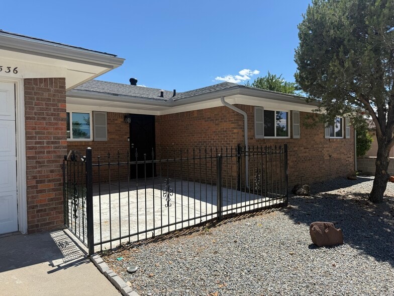 Primary Photo - 12536 Elaine Pl NE
