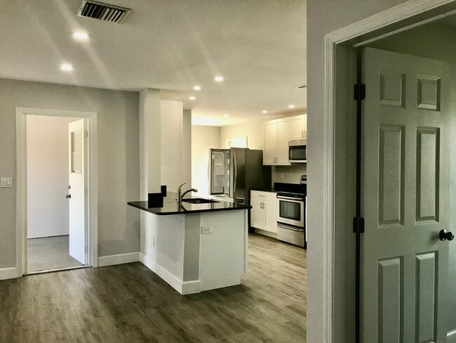 Building Photo - 680 Forest Hill Ln NW