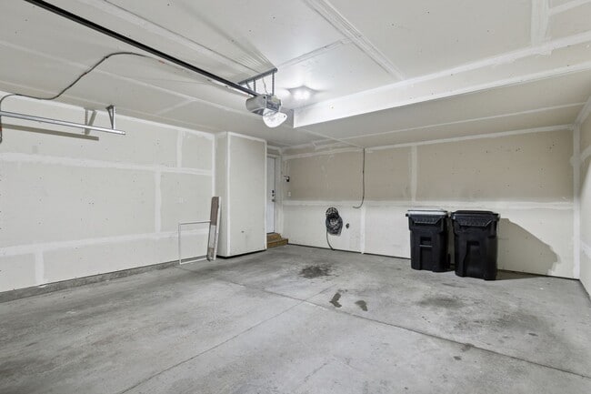 Building Photo - 15424 Foster Dr N