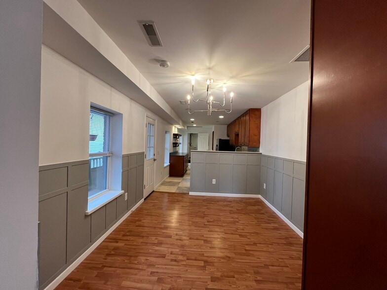 Building Photo - 448 N Queen St