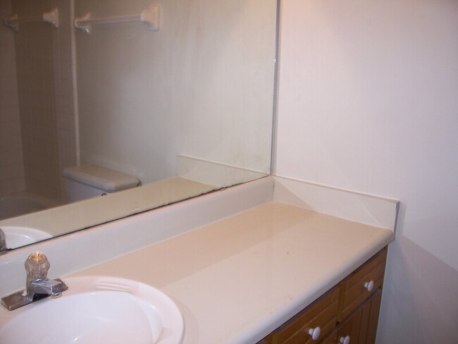 Building Photo - 2341 San Mateo Ct
