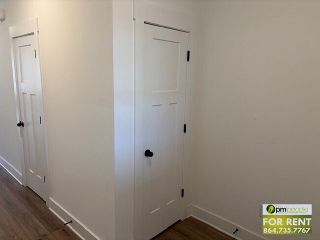 Building Photo - 3/2.5 Townhome in Excellent Greenville/Travelers Rest Location!