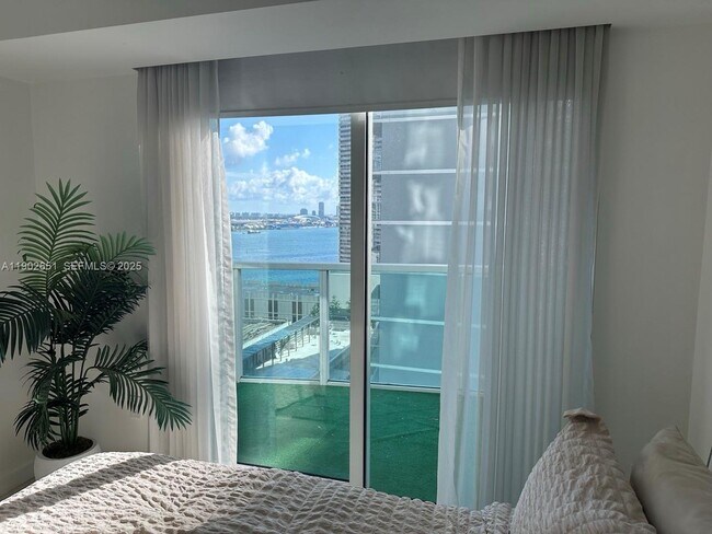 Building Photo - 41 SE 5th St