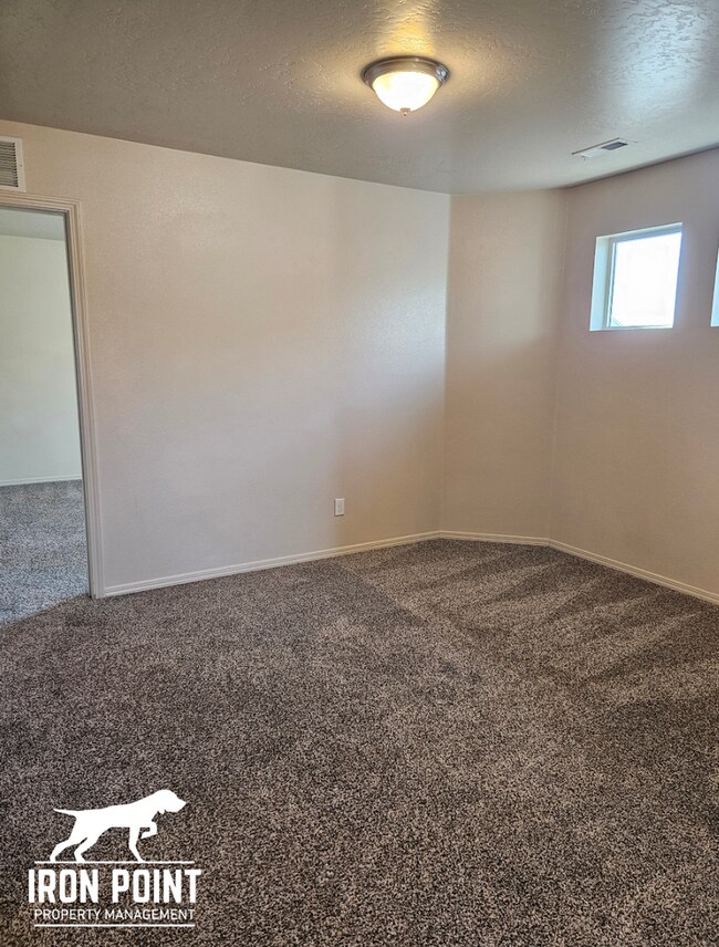 Building Photo - 1/2 off First Full Month! 3bed/2.5 bath ho...