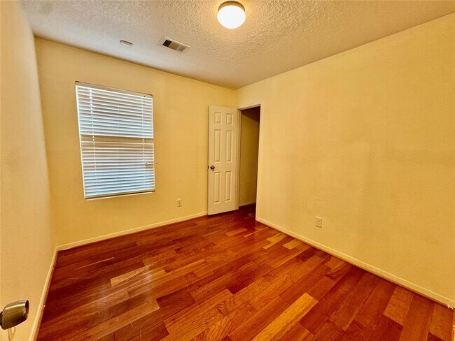 Building Photo - 2723 Packard Elm St