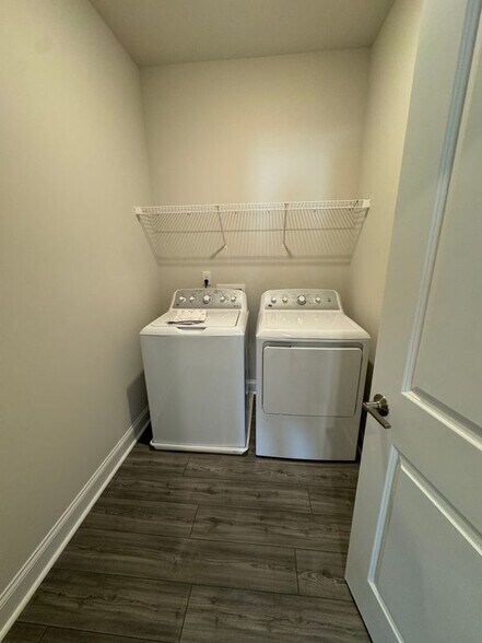 Building Photo - 850 Elderberry Ct