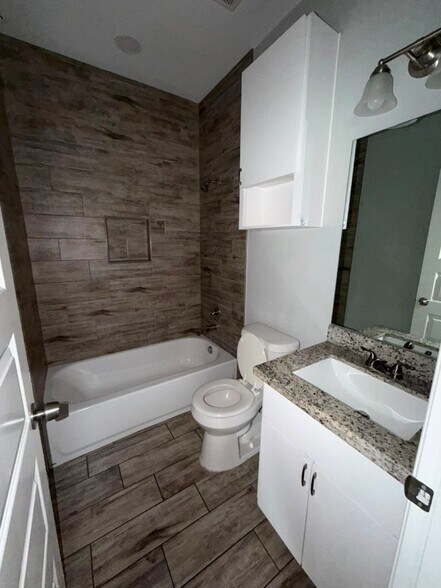 Building Photo - 1403 W Heritage Dr