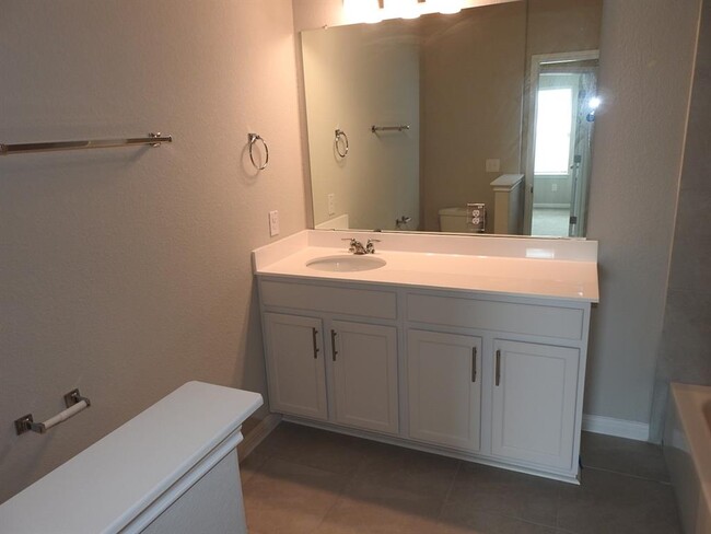 Building Photo - 108 Hauser Dr