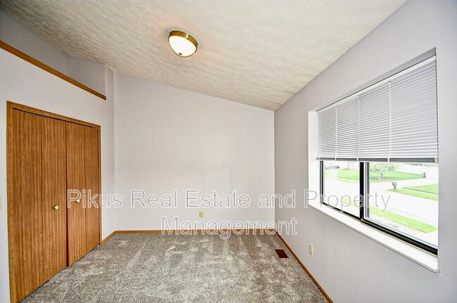 Building Photo - 2008 Redwing Dr