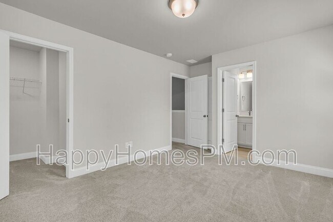 Building Photo - 523 Green Fern Dr