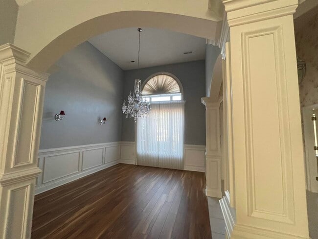 Building Photo - 530 Winterberry Ln