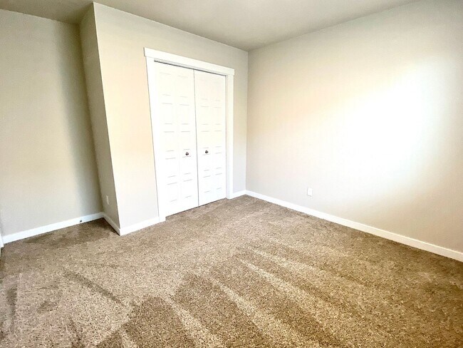 Building Photo - 3 Bedroom 2 Bath  PET FRIENDLY home in SW ...