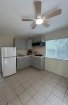 Building Photo - 5527 Bolivar St