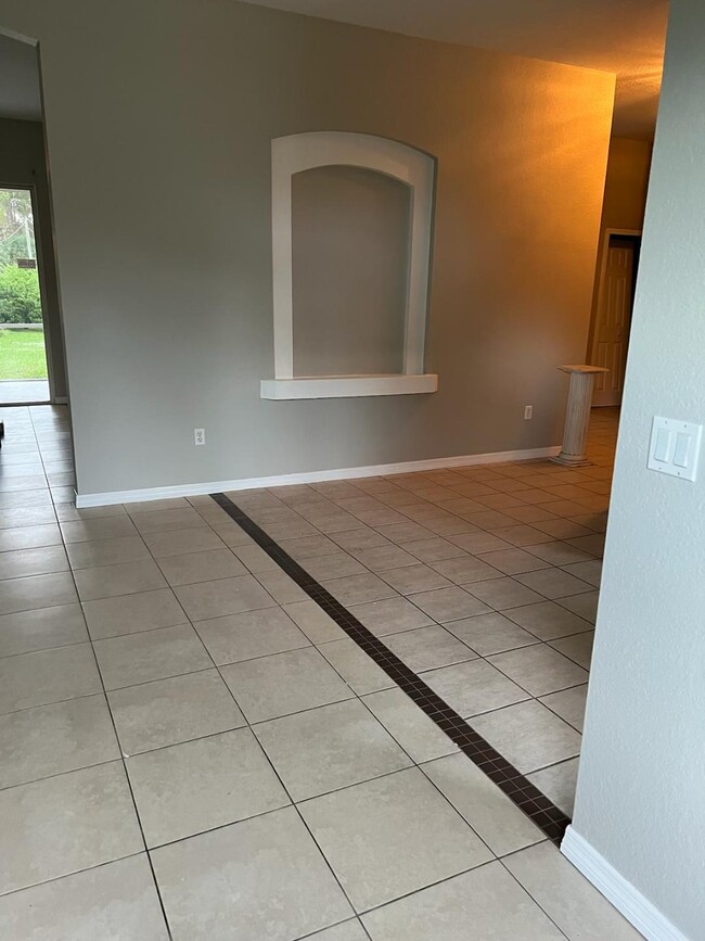 Building Photo - 1646 Yankee Terrace