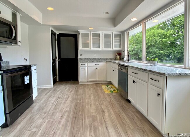 Building Photo - 8110 Pleasant Forest Dr