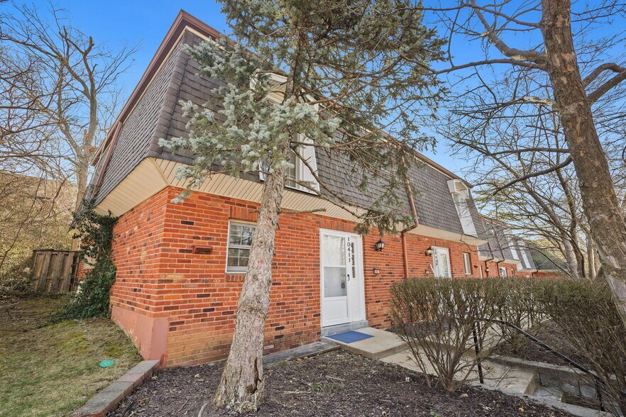 Building Photo - 10411 Corbeil Dr