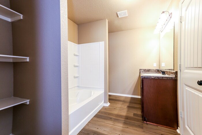 Building Photo - 6413 Amalie Dr