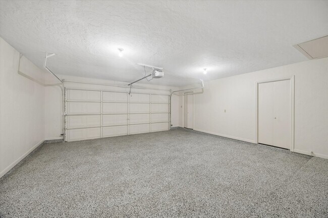 Building Photo - 6511 Pauma Dr