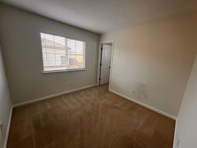 Building Photo - Great looking home and neighborhood in the...