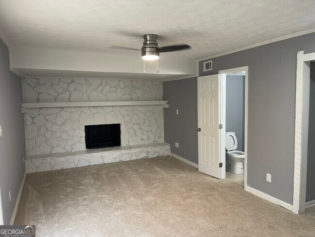 Building Photo - 235 Deerfield Dr