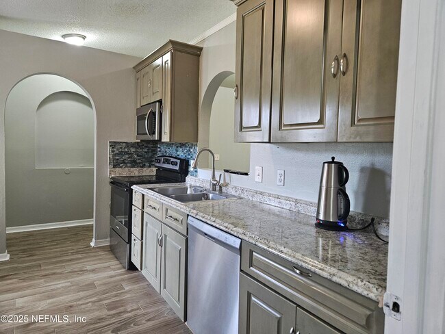 Building Photo - 2715 Lantana Lakes Dr