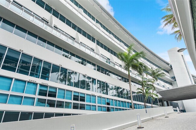 Building Photo - 2950 NE 188th St