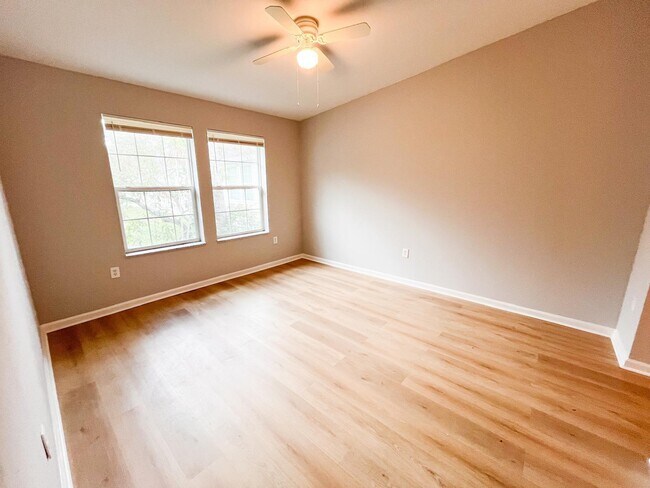 Building Photo - 5289 Stacy St