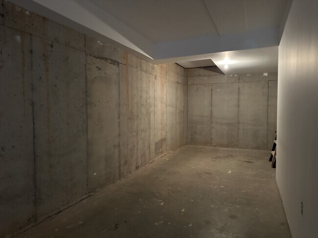 Building Photo - 600 Indian Trail