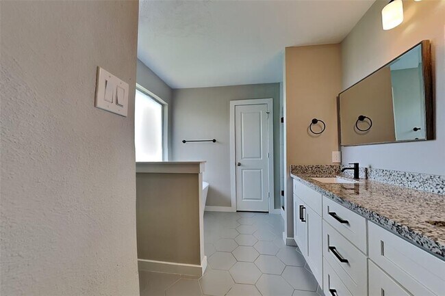 Building Photo - 7447 River Pines Dr