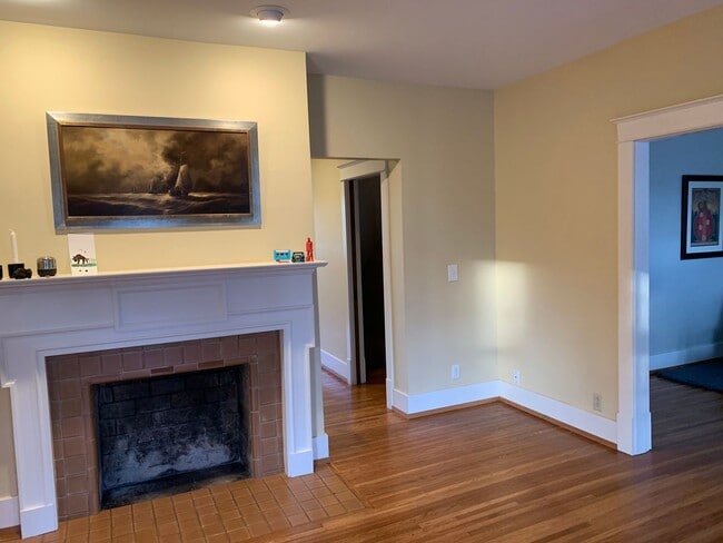 Building Photo - Charming Home in Belmont-Hillsboro Neighborhood, minutes to Vandy and Belmont, Fenced Yard