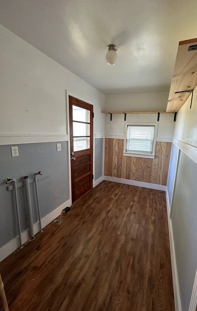 Building Photo - 2 bed, 1 Bath house in Bolivar, Mo! Call Q...