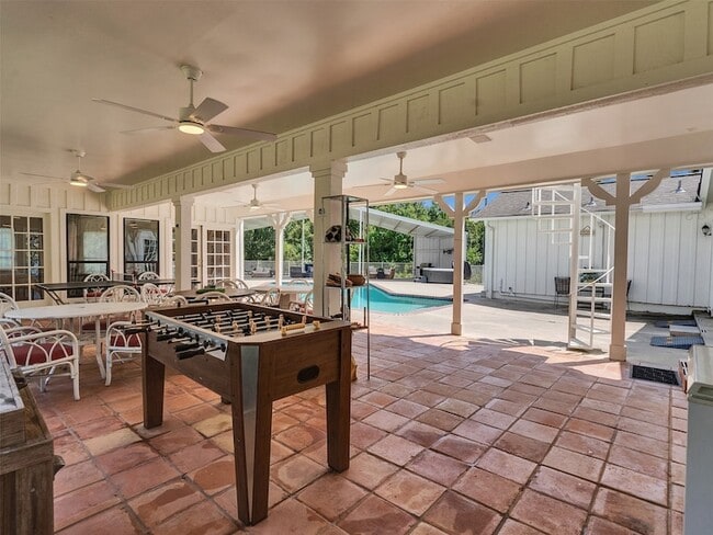 Building Photo - 8402 Matthews Ln