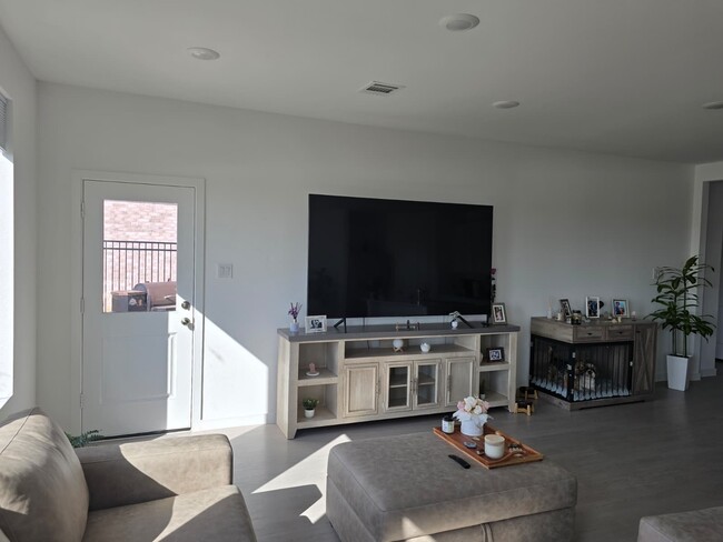 Building Photo - 3061 Avenida Sonoma Dr