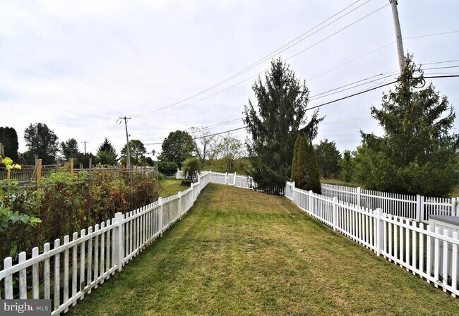 Building Photo - 4258 Red Oak Ct
