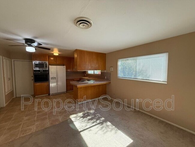 Building Photo - 320 E Granada Way