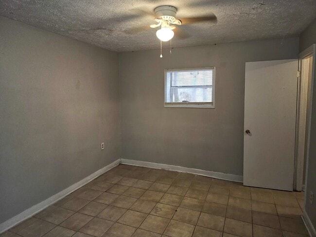 Building Photo - 422 Meriwether St