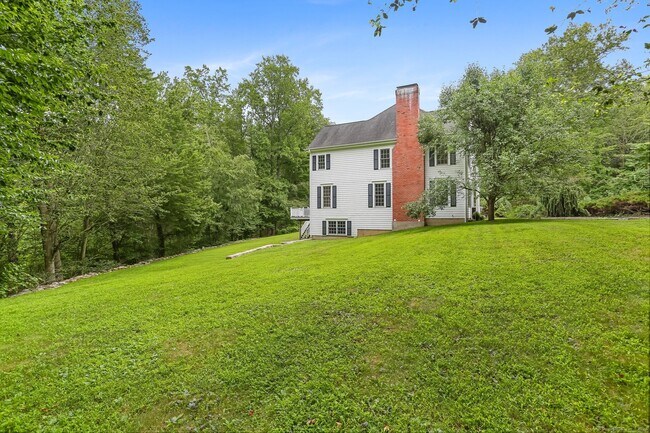Building Photo - 5 Winthrop Hill