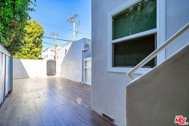 Building Photo - 9345 W Olympic Blvd