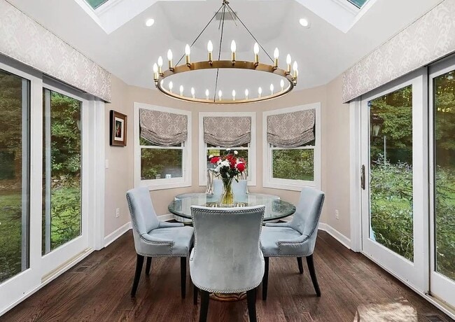 Building Photo - 777 Armonk Rd