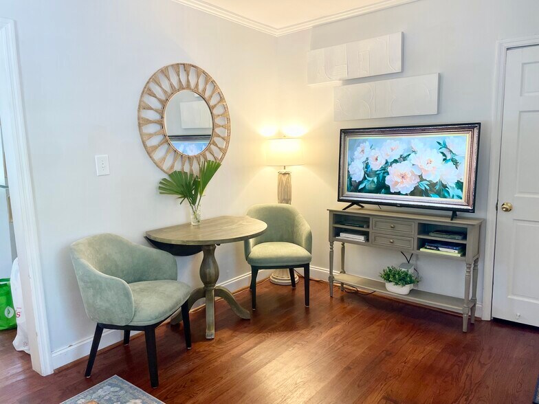 215 - 215 W Taylor St