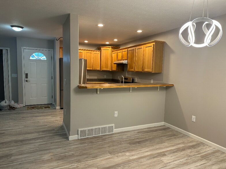 Building Photo - 4033 Sherwood Forest Dr