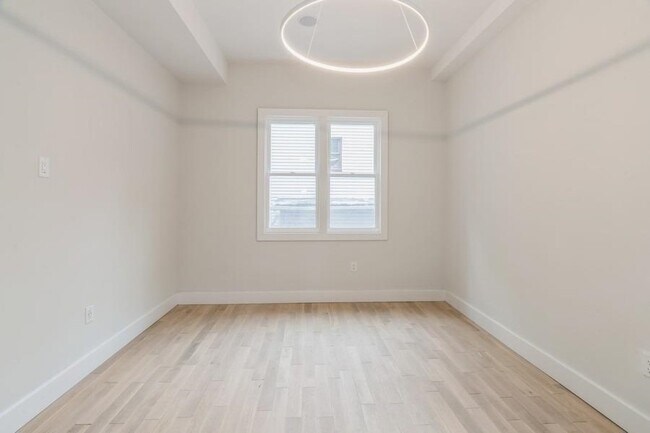 Building Photo - 543 Palisade Ave